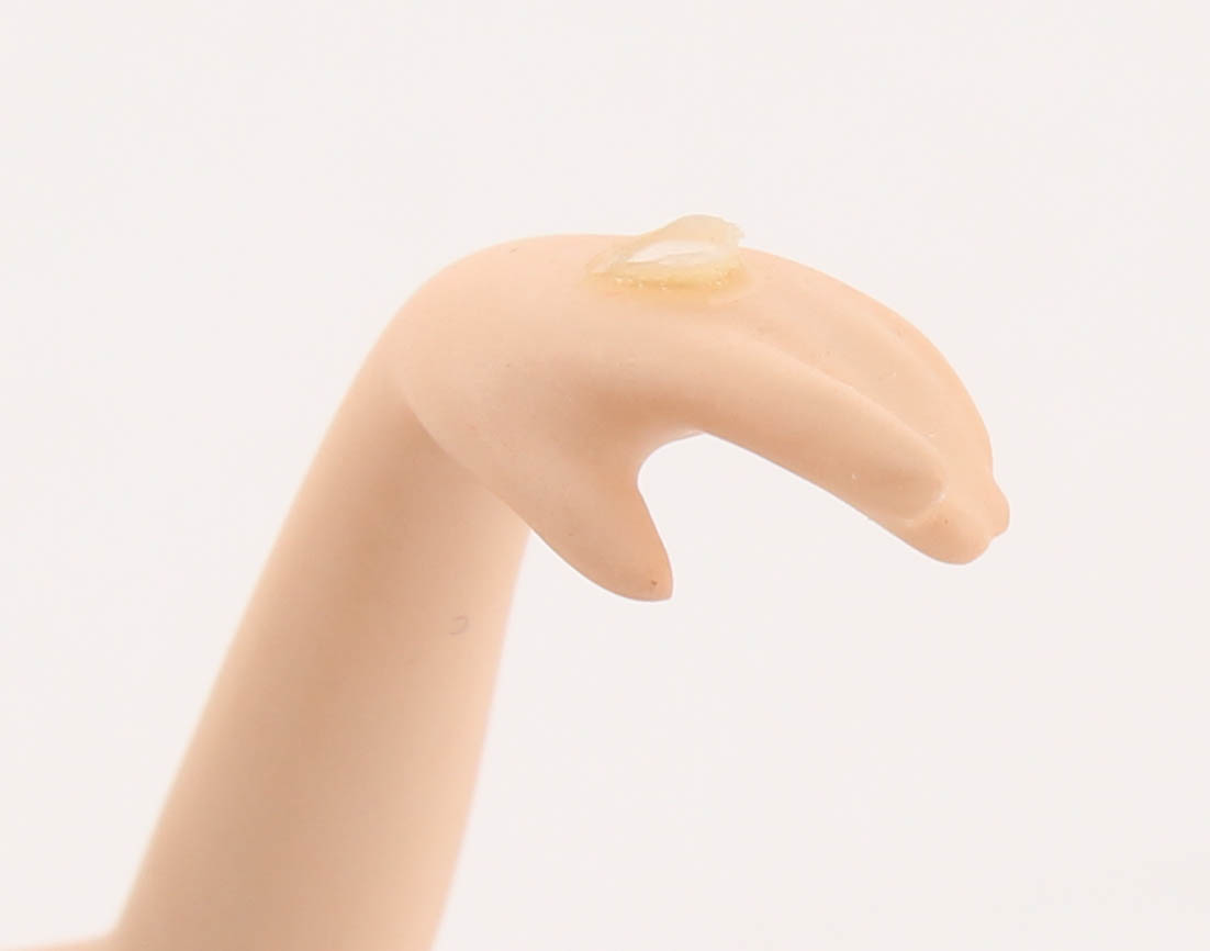 The Bradford Edition Disney's Dresses & Dreams LE "Snow White's Wish" Snow White Porcelain Figurine (Bradford COA) at PristineAuction.com The Bradford Edition Disney's Dresses & Dreams LE "Snow White's Wish" Snow White Porcelain Figurine (Bradford COA) at PristineAuction.com