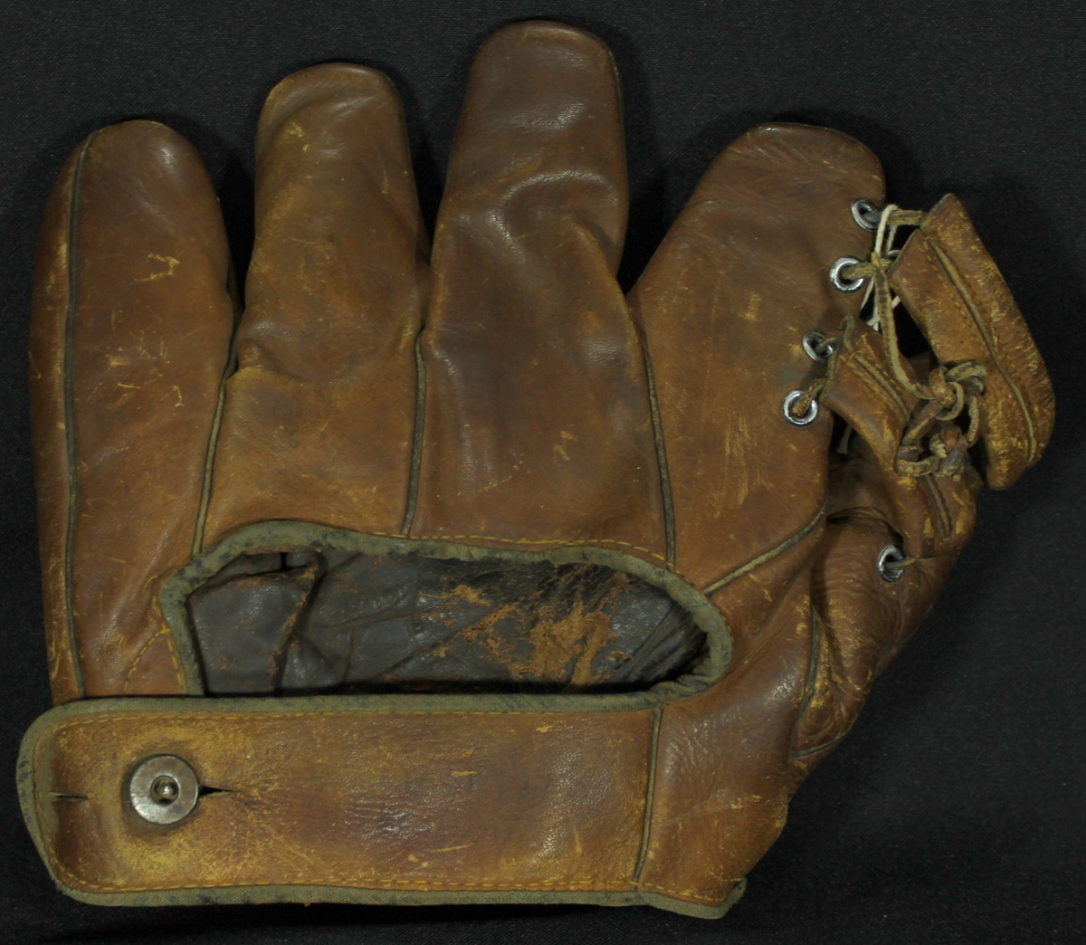 Rare Vintage 1940's Whitlow Wyatt Brooklyn Dodgers Baseball Glove at PristineAuction.com Rare Vintage 1940's Whitlow Wyatt Brooklyn Dodgers Baseball Glove at PristineAuction.com