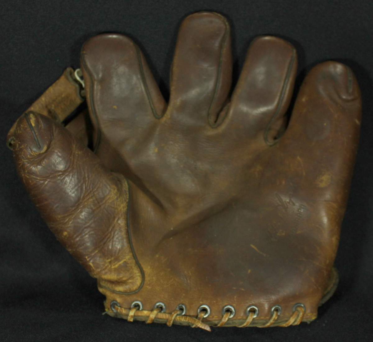 Rare Vintage 1940's Whitlow Wyatt Brooklyn Dodgers Baseball Glove at PristineAuction.com Rare Vintage 1940's Whitlow Wyatt Brooklyn Dodgers Baseball Glove at PristineAuction.com
