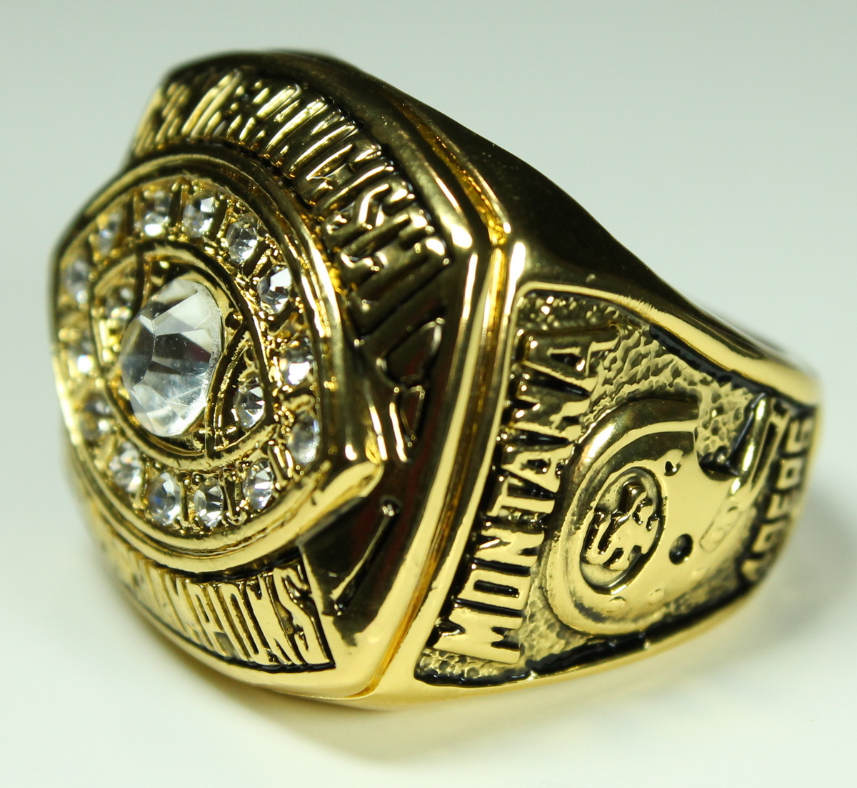 Joe Montana San Francisco 49ers High Quality Replica 1981 Super Bowl XVI Ring at PristineAuction.com Joe Montana San Francisco 49ers High Quality Replica 1981 Super Bowl XVI Ring at PristineAuction.com