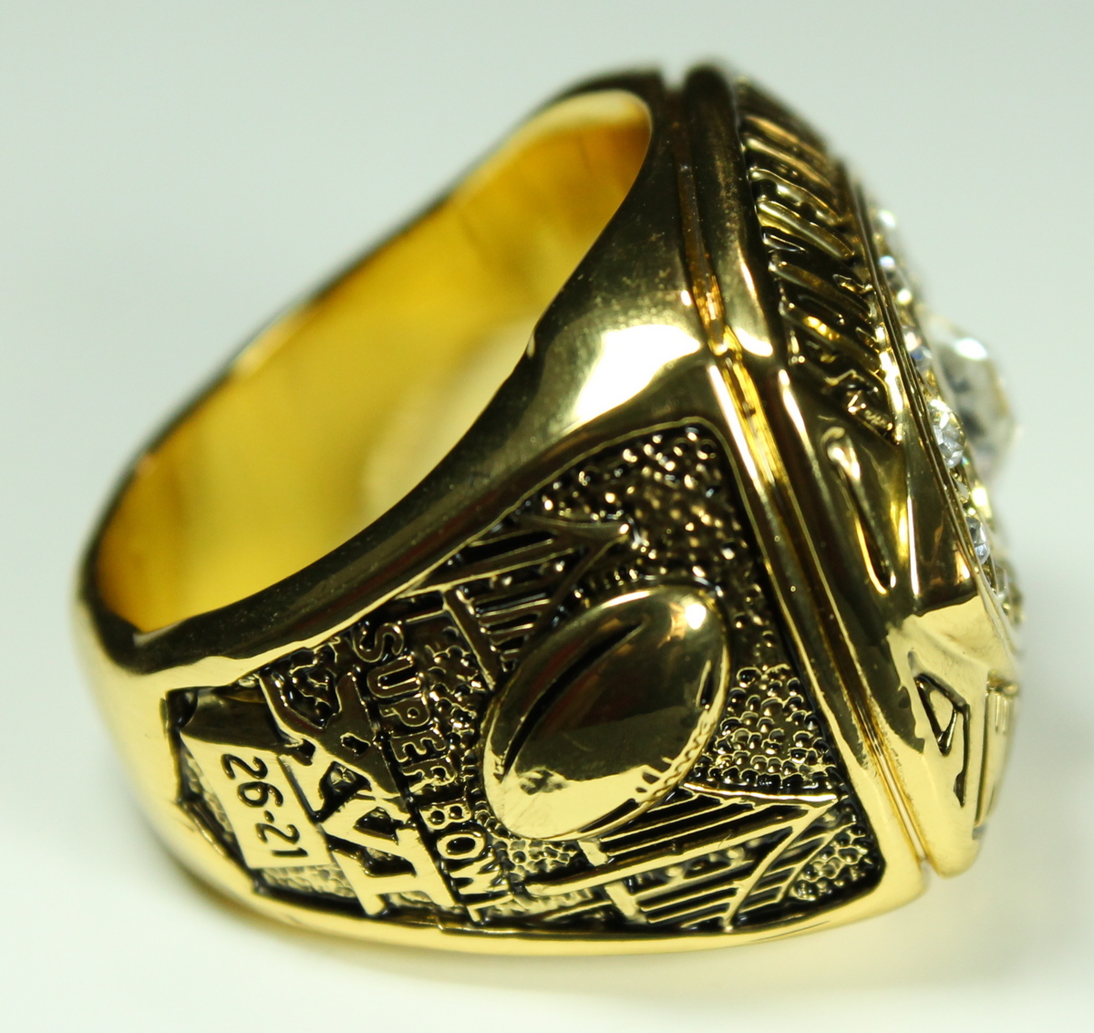 Joe Montana San Francisco 49ers High Quality Replica 1981 Super Bowl XVI Ring at PristineAuction.com Joe Montana San Francisco 49ers High Quality Replica 1981 Super Bowl XVI Ring at PristineAuction.com