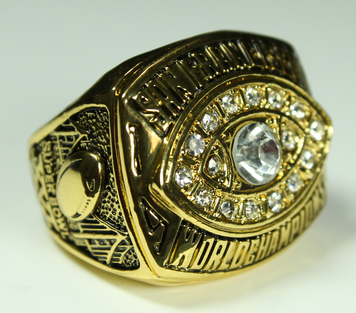 Joe Montana San Francisco 49ers High Quality Replica 1981 Super Bowl XVI Ring at PristineAuction.com Joe Montana San Francisco 49ers High Quality Replica 1981 Super Bowl XVI Ring at PristineAuction.com