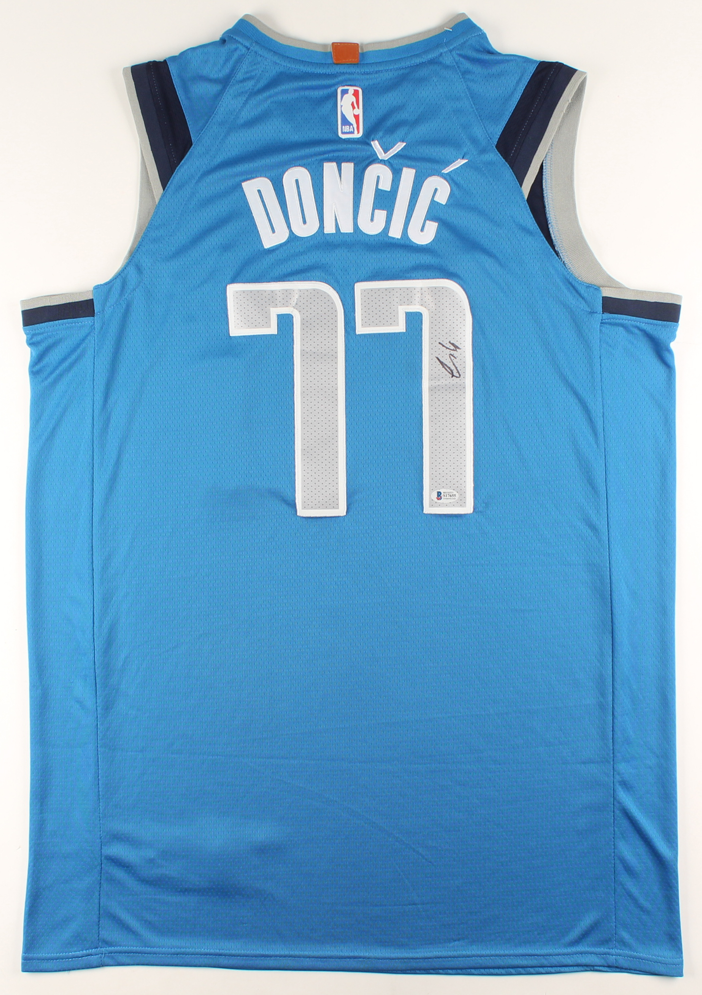Luka Doncic Signed Mavericks Jersey (Beckett COA) at PristineAuction.com Luka Doncic Signed Mavericks Jersey (Beckett COA) at PristineAuction.com