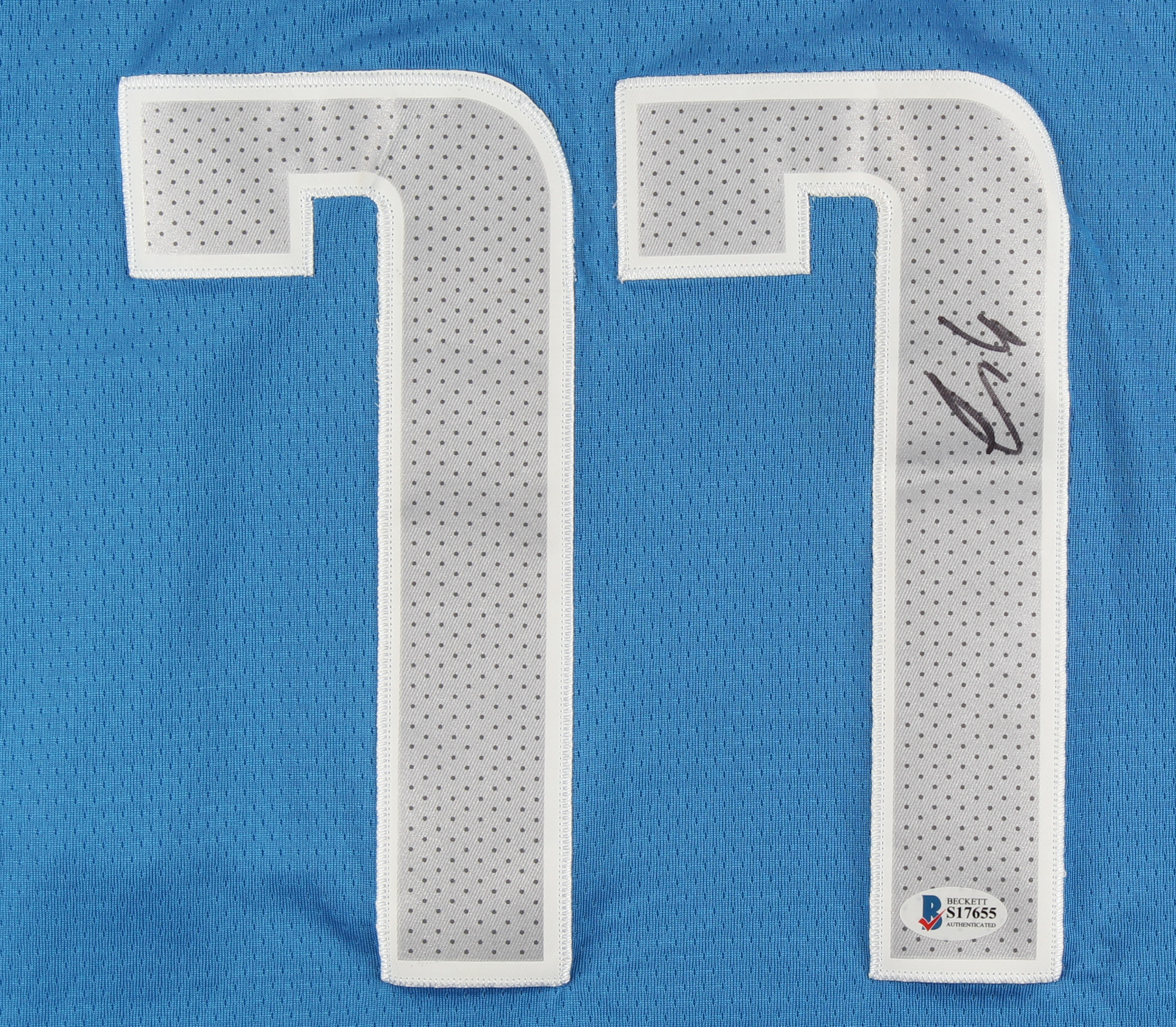 Luka Doncic Signed Mavericks Jersey (Beckett COA) at PristineAuction.com Luka Doncic Signed Mavericks Jersey (Beckett COA) at PristineAuction.com