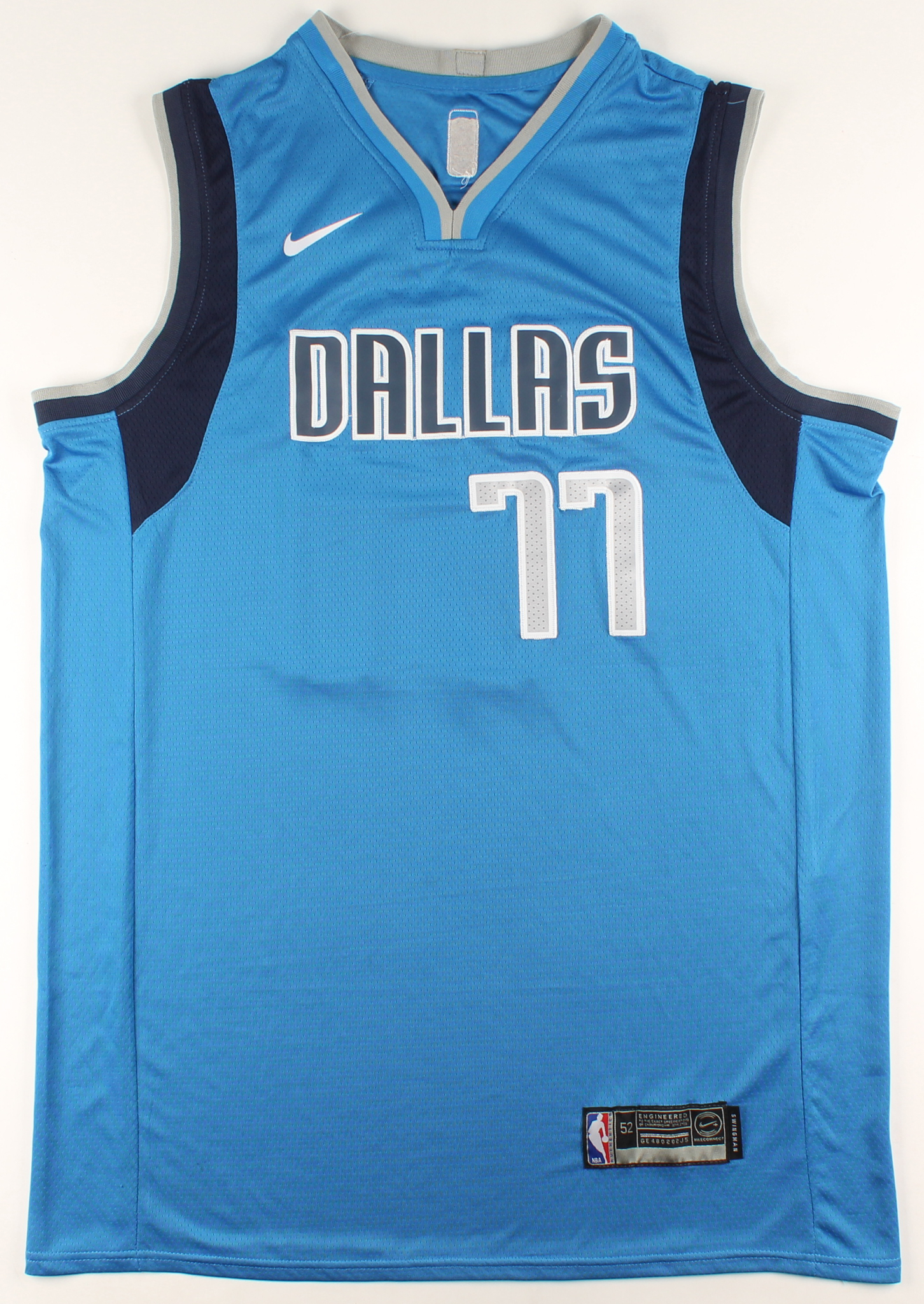 Luka Doncic Signed Mavericks Jersey (Beckett COA) at PristineAuction.com Luka Doncic Signed Mavericks Jersey (Beckett COA) at PristineAuction.com