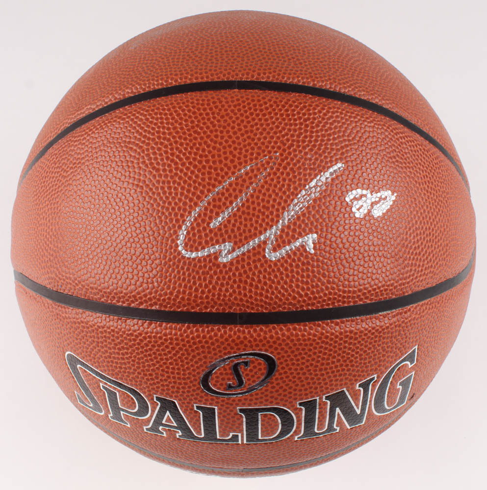 Luka Doncic Signed NBA Basketball (Beckett COA) at PristineAuction.com Luka Doncic Signed NBA Basketball (Beckett COA) at PristineAuction.com