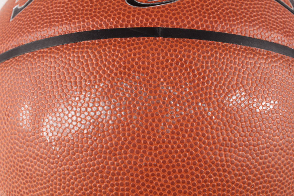 Luka Doncic Signed NBA Basketball (Beckett COA) at PristineAuction.com Luka Doncic Signed NBA Basketball (Beckett COA) at PristineAuction.com