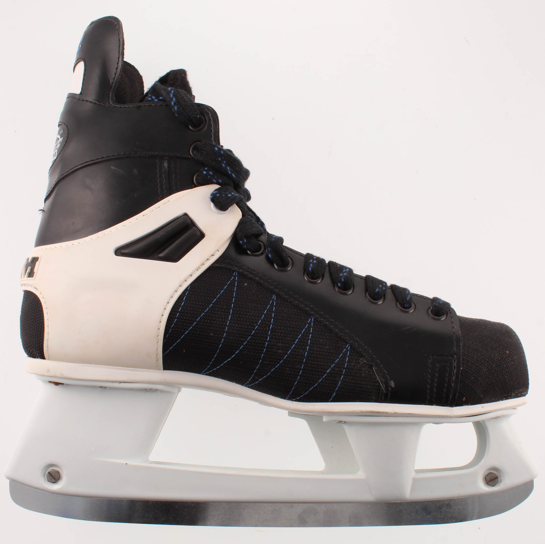 Zdeno Chara Signed Hockey Skate (Chara COA) at PristineAuction.com Zdeno Chara Signed Hockey Skate (Chara COA) at PristineAuction.com