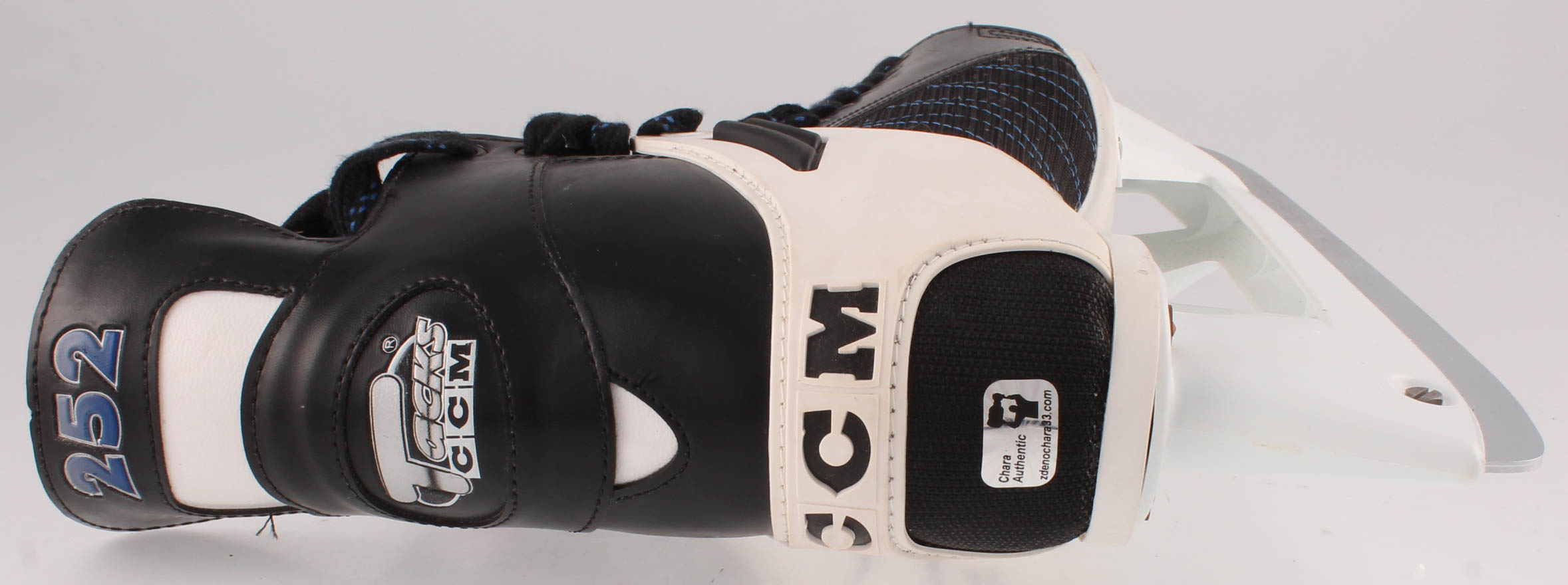 Zdeno Chara Signed Hockey Skate (Chara COA) at PristineAuction.com Zdeno Chara Signed Hockey Skate (Chara COA) at PristineAuction.com