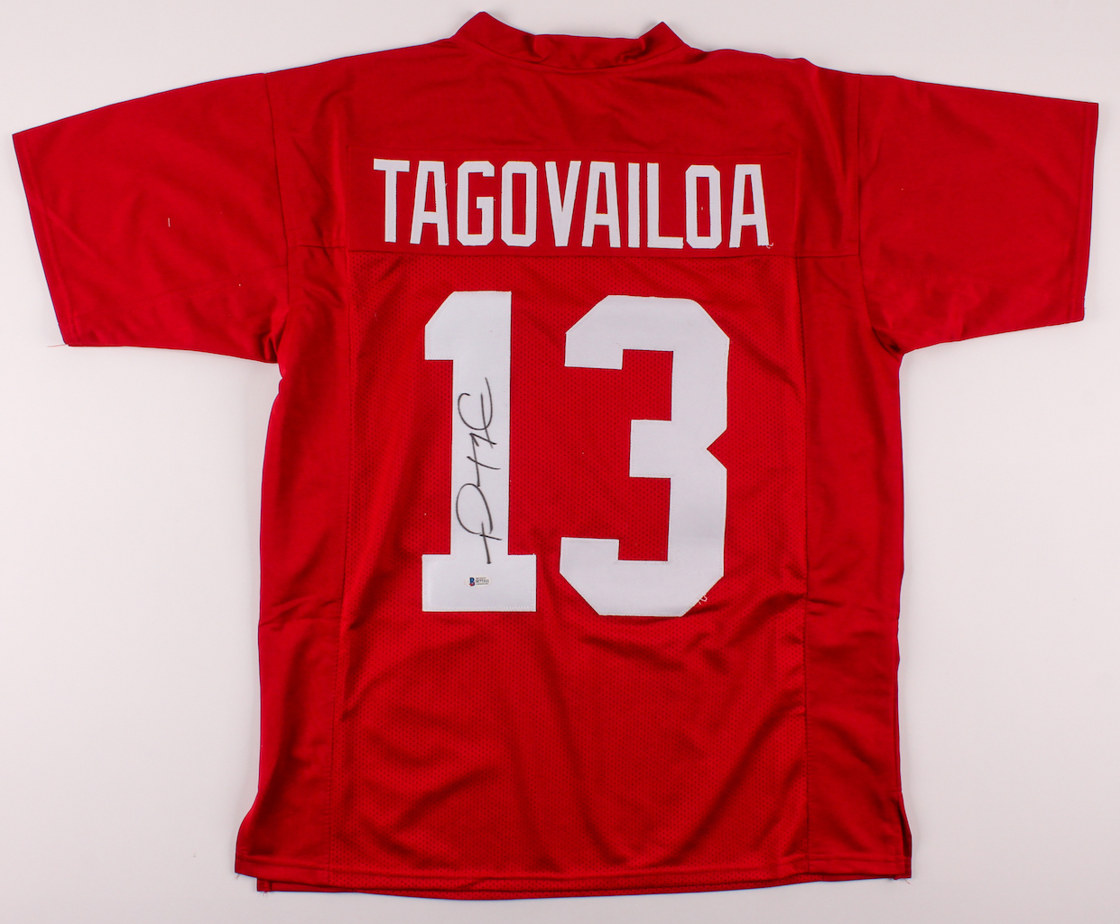 Tua Tagovailoa Signed Jersey (Beckett COA) at PristineAuction.com Tua Tagovailoa Signed Jersey (Beckett COA) at PristineAuction.com