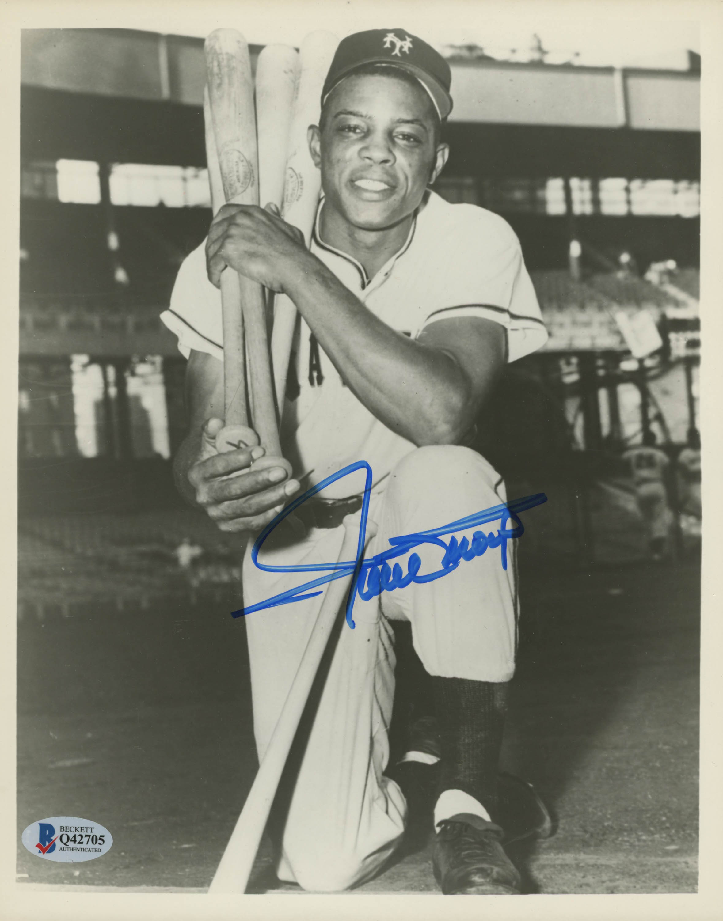 Willie Mays Signed Giants 8x10 Photo (Beckett COA) at PristineAuction.com Willie Mays Signed Giants 8x10 Photo (Beckett COA) at PristineAuction.com