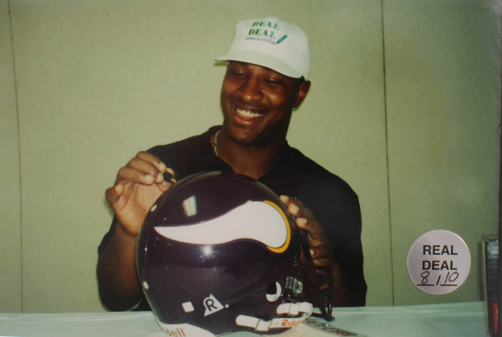Daunte Culpepper Signed Vikings Full-Size Authentic On-Field Helmet (JSA COA & Real Deal COA) at PristineAuction.com Daunte Culpepper Signed Vikings Full-Size Authentic On-Field Helmet (JSA COA & Real Deal COA) at PristineAuction.com