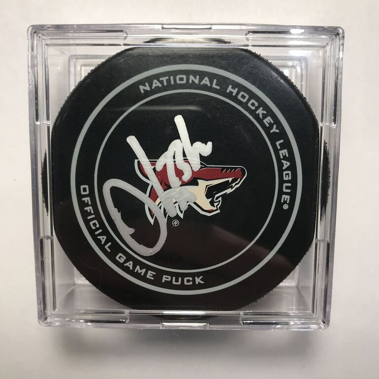 Oliver Ekman-Larsson Signed Coyotes Logo Hockey Puck with Display Case (Beckett COA) at PristineAuction.com Oliver Ekman-Larsson Signed Coyotes Logo Hockey Puck with Display Case (Beckett COA) at PristineAuction.com