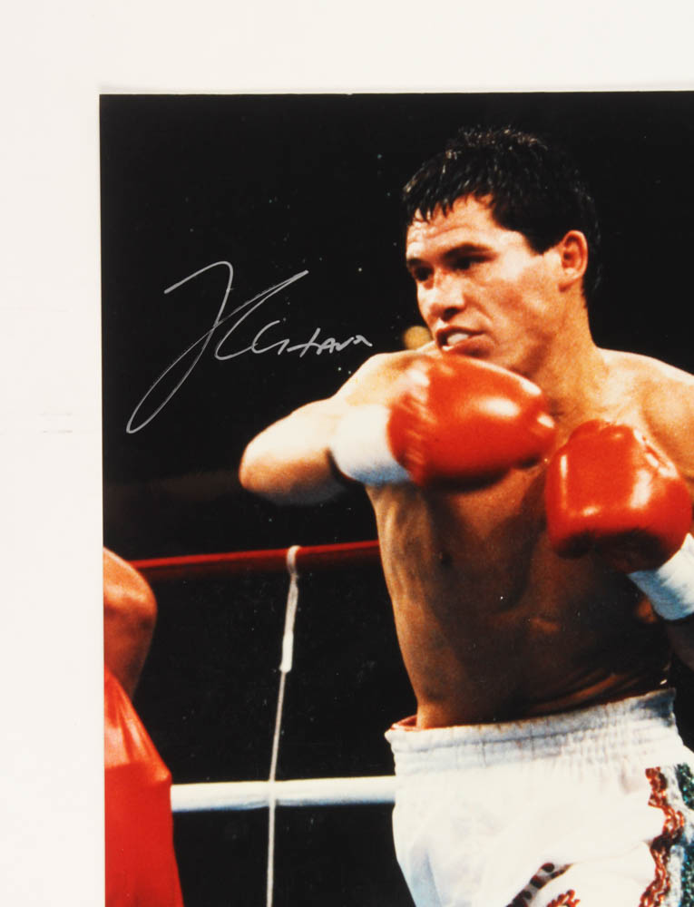 Julio Cesar Chavez Signed 16x20 Photo (Beckett COA) at PristineAuction.com Julio Cesar Chavez Signed 16x20 Photo (Beckett COA) at PristineAuction.com