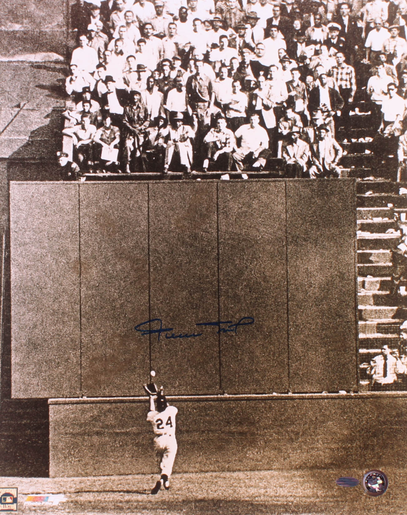 Willie Mays Signed Giants "The Catch" 16x20 Photo (Steiner COA & Mays Hologram) at PristineAuction.com Willie Mays Signed Giants "The Catch" 16x20 Photo (Steiner COA & Mays Hologram) at PristineAuction.com