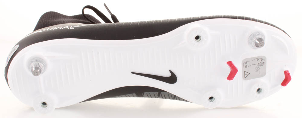 Cristiano Ronaldo Signed Nike Soccer Cleat (Beckett COA) at PristineAuction.com Cristiano Ronaldo Signed Nike Soccer Cleat (Beckett COA) at PristineAuction.com