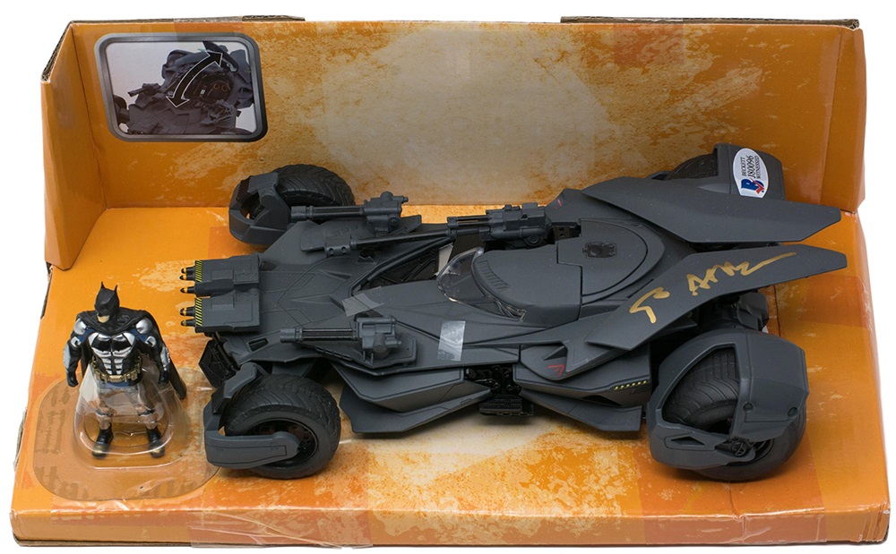Ben Affleck Signed Batman Justice League Metals Die Cast 1:24 Batmobile (Beckett COA) at PristineAuction.com Ben Affleck Signed Batman Justice League Metals Die Cast 1:24 Batmobile (Beckett COA) at PristineAuction.com