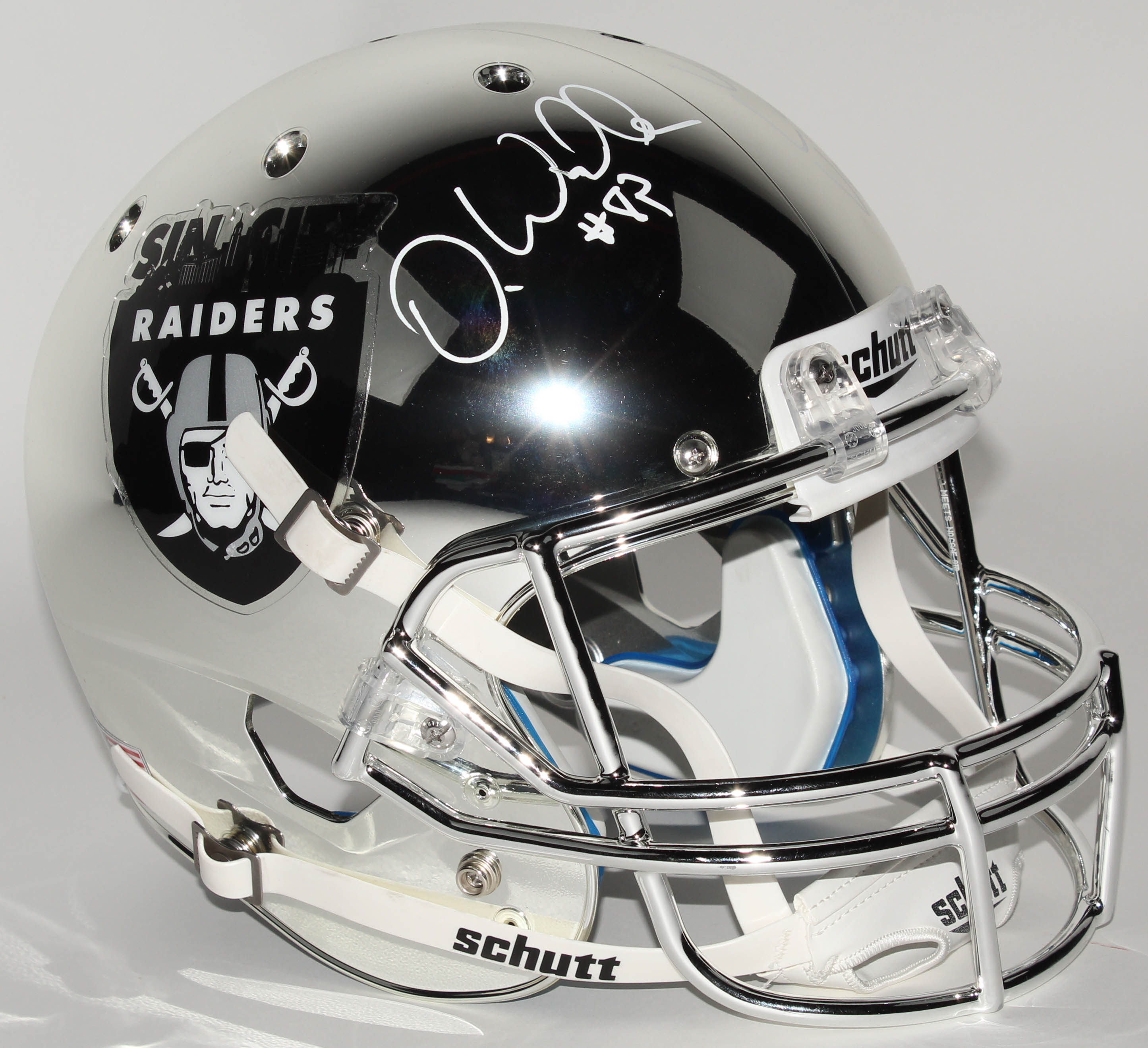 Darren Waller Signed Raiders Full-Size Chrome Helmet Inscribed "Viva Las Vegas!" (JSA Hologram) at PristineAuction.com Darren Waller Signed Raiders Full-Size Chrome Helmet Inscribed "Viva Las Vegas!" (JSA Hologram) at PristineAuction.com