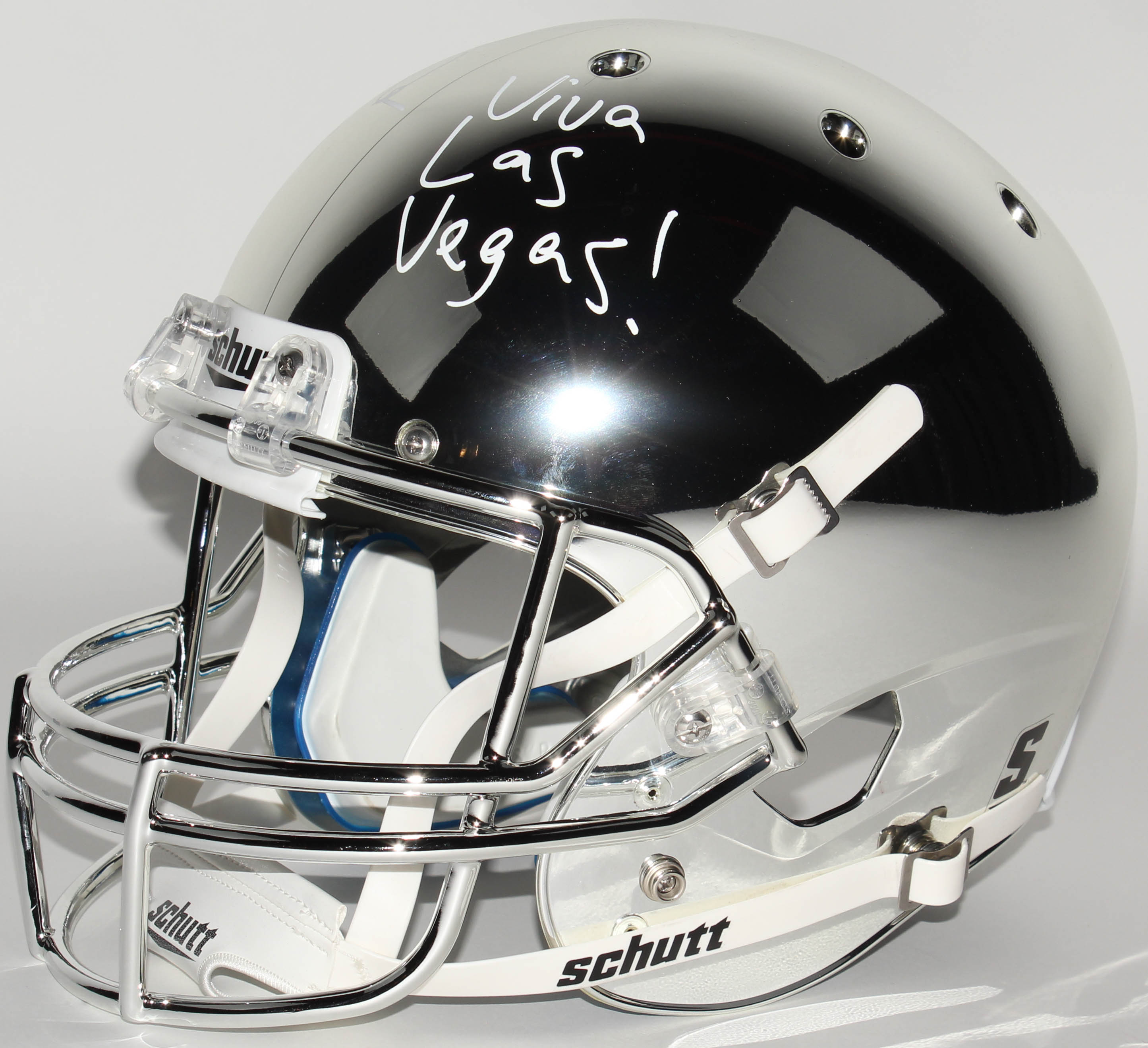 Darren Waller Signed Raiders Full-Size Chrome Helmet Inscribed "Viva Las Vegas!" (JSA Hologram) at PristineAuction.com Darren Waller Signed Raiders Full-Size Chrome Helmet Inscribed "Viva Las Vegas!" (JSA Hologram) at PristineAuction.com
