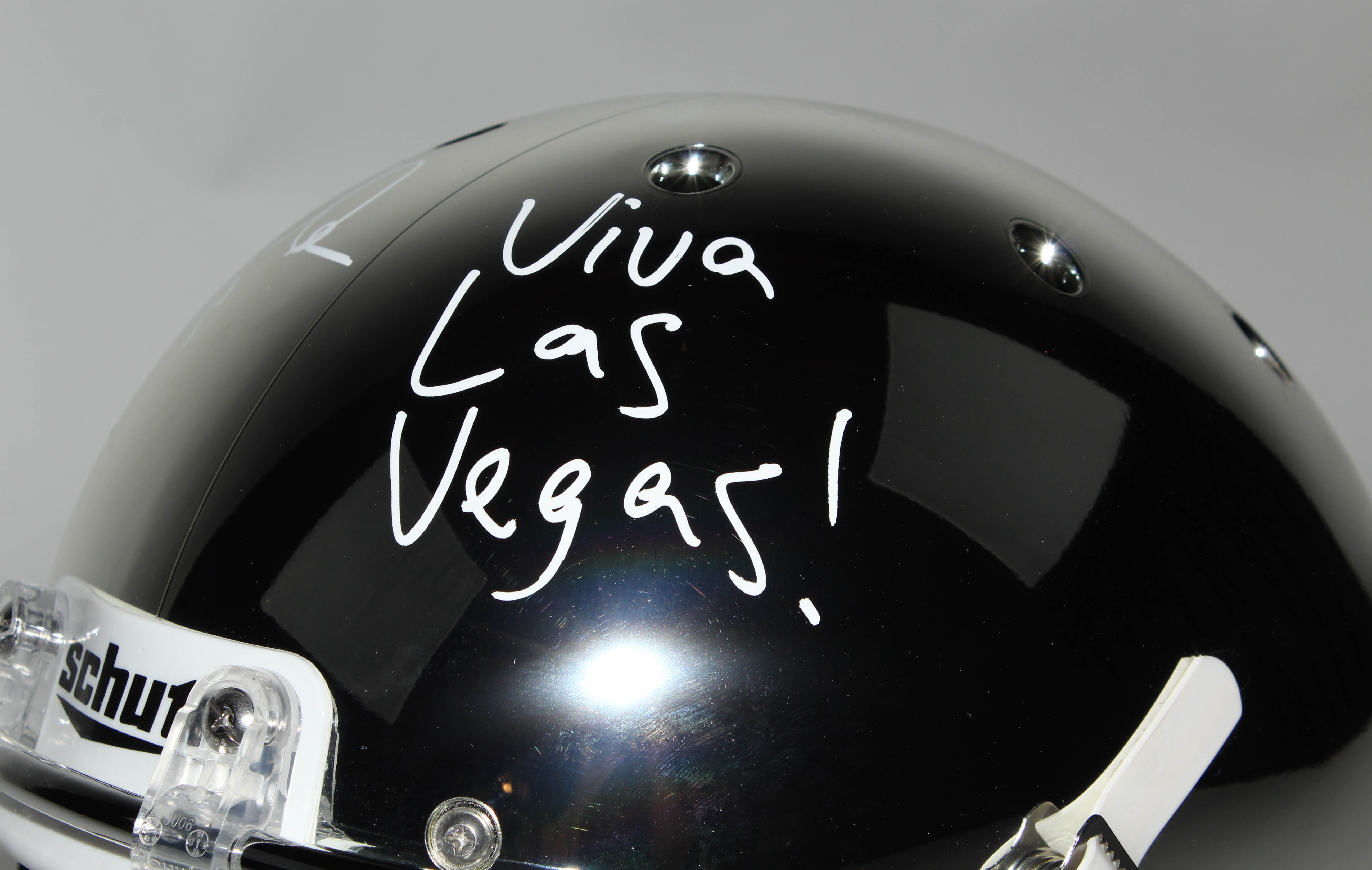 Darren Waller Signed Raiders Full-Size Chrome Helmet Inscribed "Viva Las Vegas!" (JSA Hologram) at PristineAuction.com Darren Waller Signed Raiders Full-Size Chrome Helmet Inscribed "Viva Las Vegas!" (JSA Hologram) at PristineAuction.com