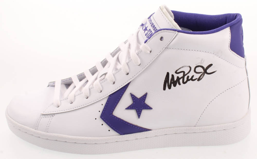 Magic Johnson Signed Vintage Converse Basketball Shoe (Beckett COA) at PristineAuction.com Magic Johnson Signed Vintage Converse Basketball Shoe (Beckett COA) at PristineAuction.com