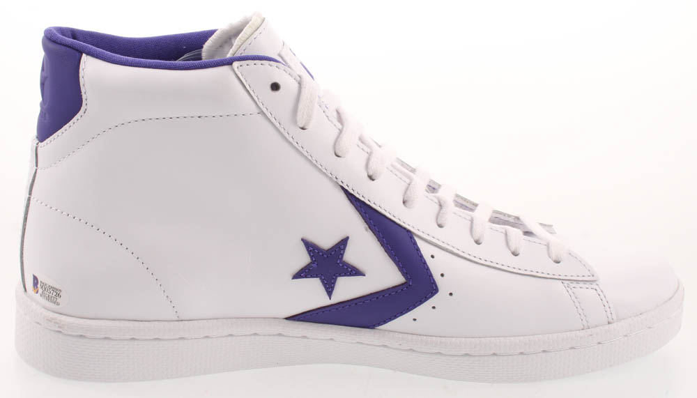 Magic Johnson Signed Vintage Converse Basketball Shoe (Beckett COA) at PristineAuction.com Magic Johnson Signed Vintage Converse Basketball Shoe (Beckett COA) at PristineAuction.com