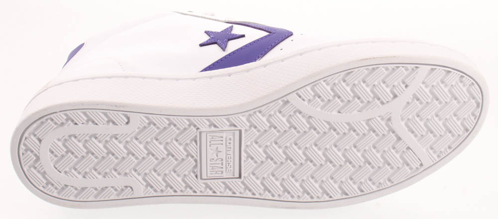 Magic Johnson Signed Vintage Converse Basketball Shoe (Beckett COA) at PristineAuction.com Magic Johnson Signed Vintage Converse Basketball Shoe (Beckett COA) at PristineAuction.com