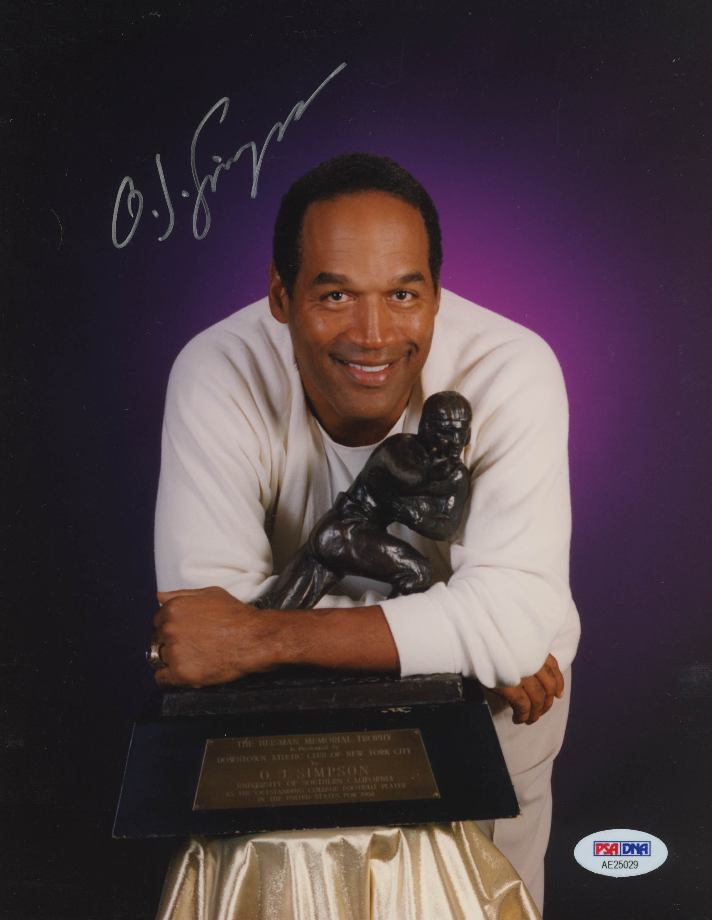 O. J. Simpson Signed 8x10 Photo (PSA COA) at PristineAuction.com O. J. Simpson Signed 8x10 Photo (PSA COA) at PristineAuction.com