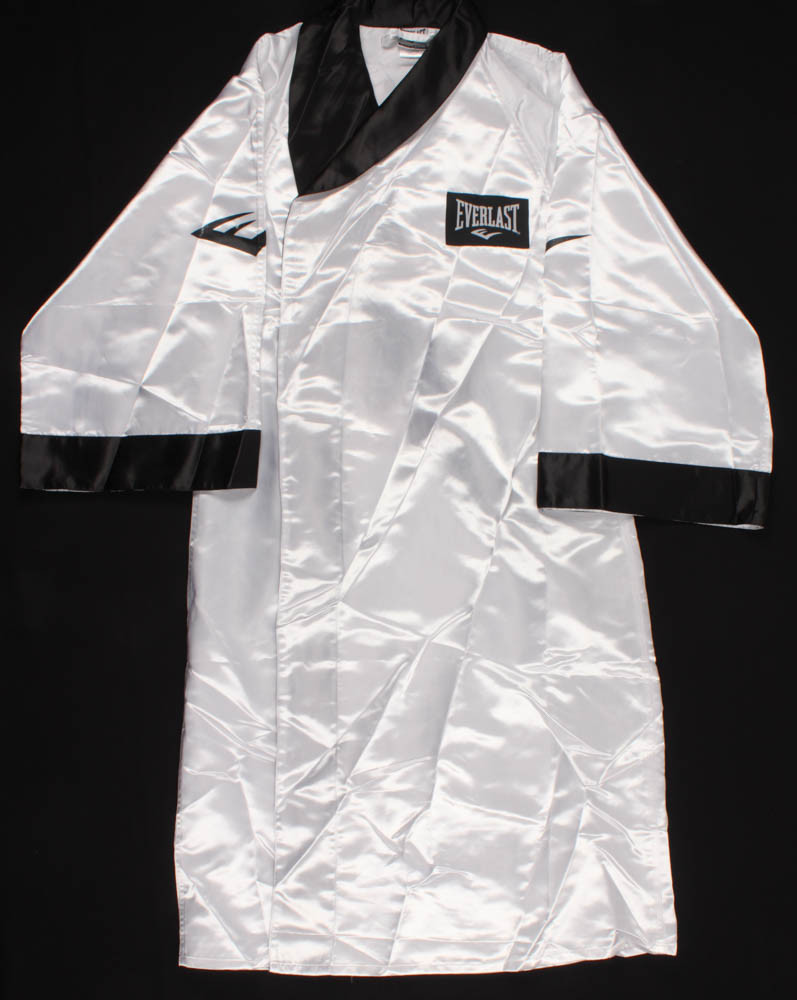 Muhammad Ali Signed Everlast Boxing Robe (PSA Hologram) at PristineAuction.com Muhammad Ali Signed Everlast Boxing Robe (PSA Hologram) at PristineAuction.com