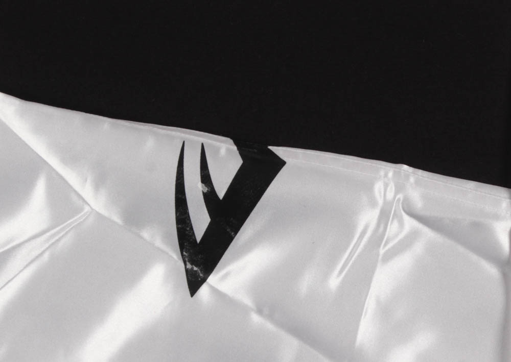 Muhammad Ali Signed Everlast Boxing Robe (PSA Hologram) at PristineAuction.com Muhammad Ali Signed Everlast Boxing Robe (PSA Hologram) at PristineAuction.com