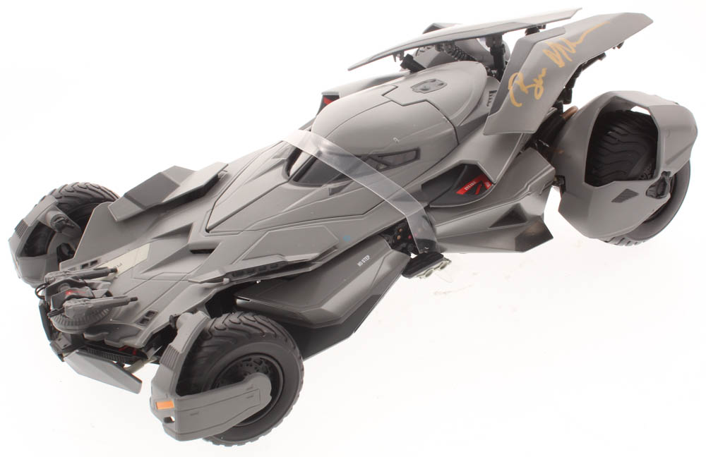 Ben Affleck Signed "Batman v Superman" 1:18 Hot Wheels Elite Batmobile (Beckett COA) at PristineAuction.com Ben Affleck Signed "Batman v Superman" 1:18 Hot Wheels Elite Batmobile (Beckett COA) at PristineAuction.com