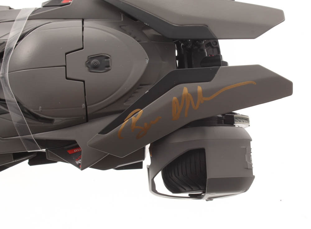 Ben Affleck Signed "Batman v Superman" 1:18 Hot Wheels Elite Batmobile (Beckett COA) at PristineAuction.com Ben Affleck Signed "Batman v Superman" 1:18 Hot Wheels Elite Batmobile (Beckett COA) at PristineAuction.com