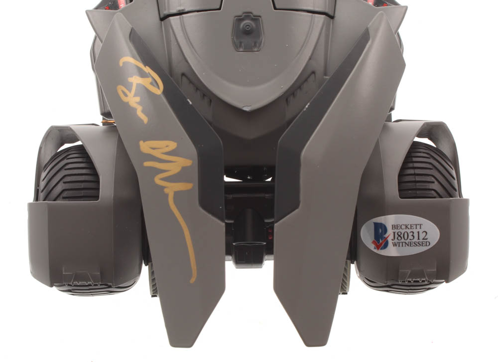 Ben Affleck Signed "Batman v Superman" 1:18 Hot Wheels Elite Batmobile (Beckett COA) at PristineAuction.com Ben Affleck Signed "Batman v Superman" 1:18 Hot Wheels Elite Batmobile (Beckett COA) at PristineAuction.com