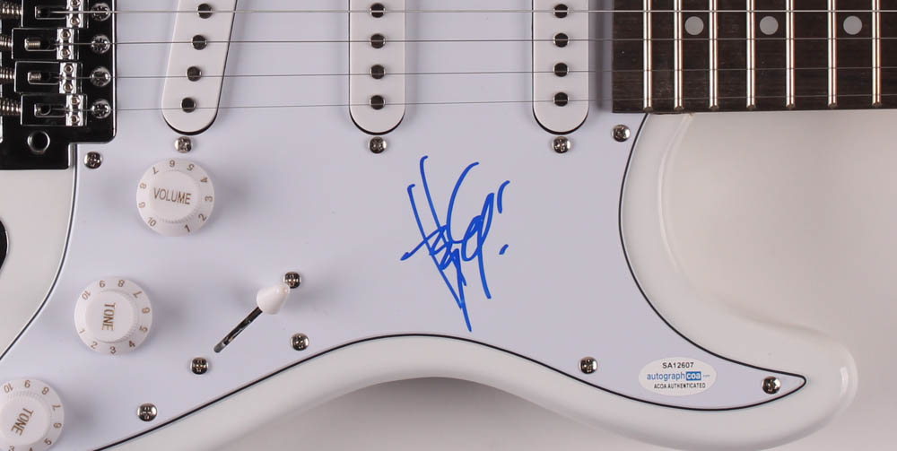 Hayley Williams Signed Electric Guitar (AutographCOA COA) at PristineAuction.com Hayley Williams Signed Electric Guitar (AutographCOA COA) at PristineAuction.com