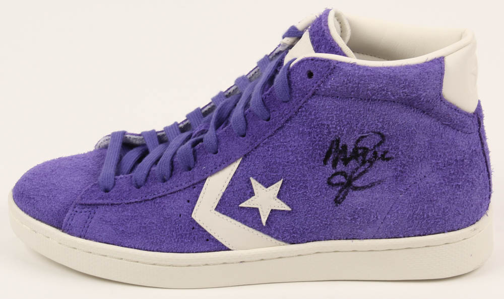 Magic Johnson Signed Converse Basketball Shoe With Display Case (Beckett COA) at PristineAuction.com Magic Johnson Signed Converse Basketball Shoe With Display Case (Beckett COA) at PristineAuction.com