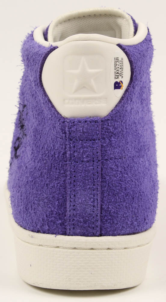 Magic Johnson Signed Converse Basketball Shoe With Display Case (Beckett COA) at PristineAuction.com Magic Johnson Signed Converse Basketball Shoe With Display Case (Beckett COA) at PristineAuction.com