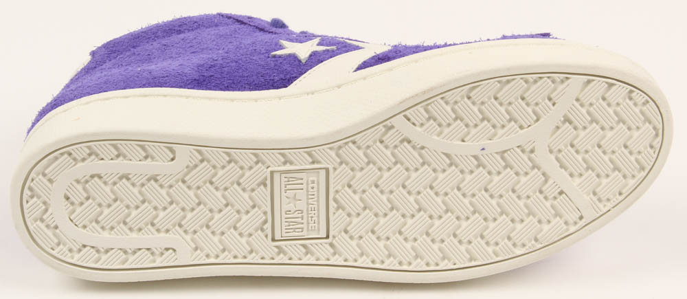 Magic Johnson Signed Converse Basketball Shoe With Display Case (Beckett COA) at PristineAuction.com Magic Johnson Signed Converse Basketball Shoe With Display Case (Beckett COA) at PristineAuction.com