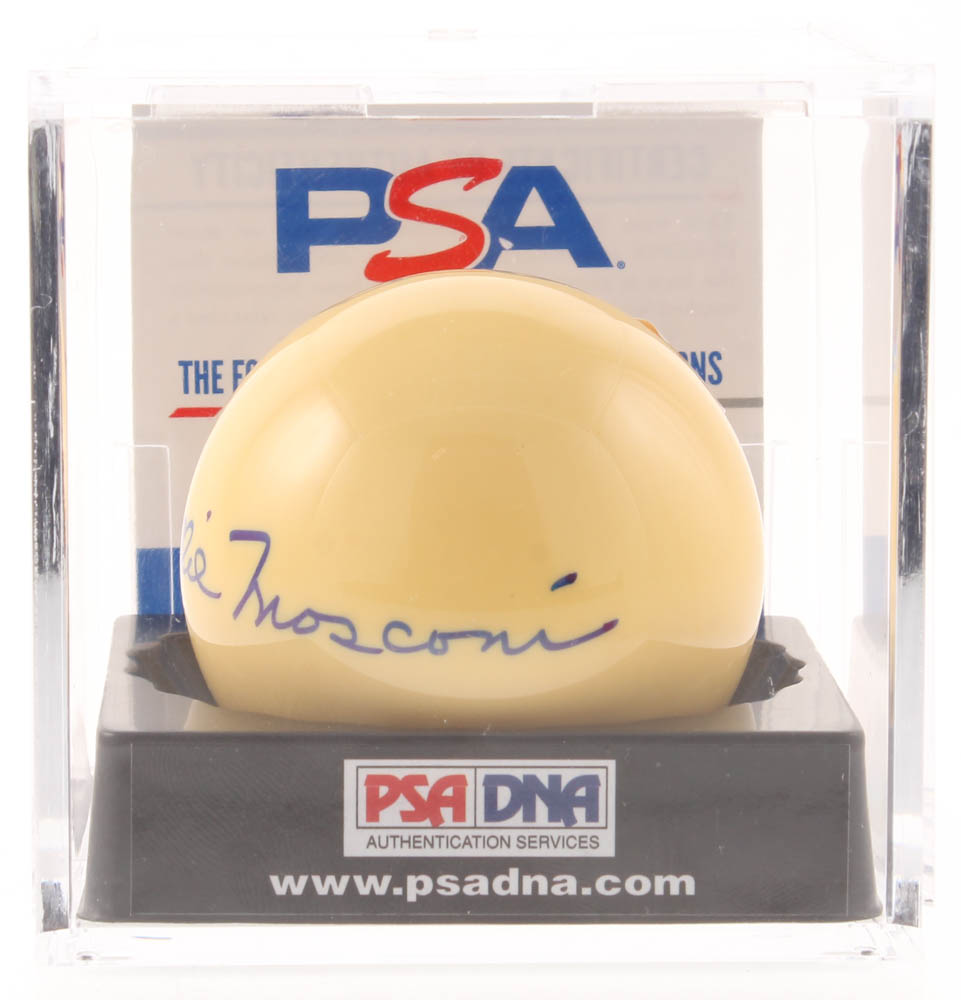 Willie Mosconi Signed Cue Pool Ball with Display Case (PSA COA) at PristineAuction.com Willie Mosconi Signed Cue Pool Ball with Display Case (PSA COA) at PristineAuction.com