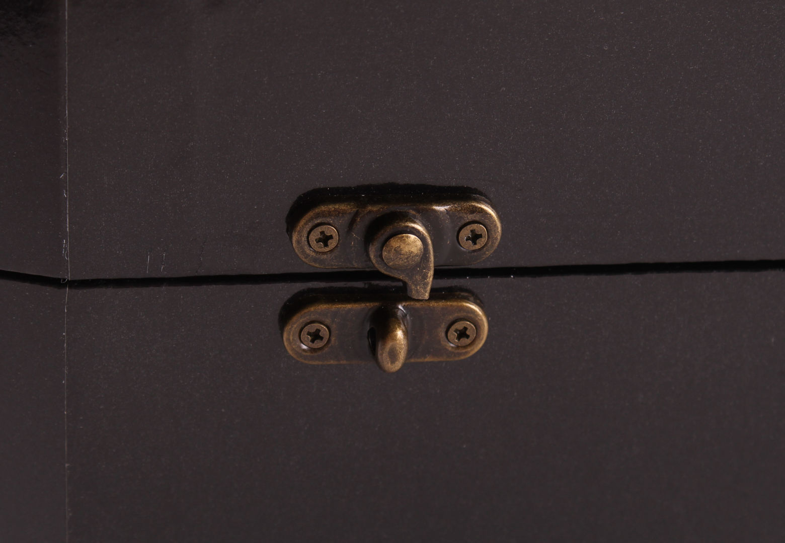 The Undertaker Signed "Thank You Taker" Commemorative Urn with Carrier Coffin Box Inscribed "2019" (JSA Hologram) at PristineAuction.com The Undertaker Signed "Thank You Taker" Commemorative Urn with Carrier Coffin Box Inscribed "2019" (JSA Hologram) at PristineAuction.com