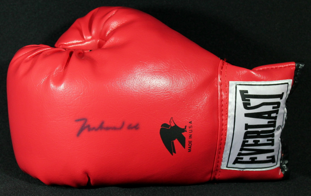 Muhammad Ali Signed Everlast Boxing Glove (SOP LOA) at PristineAuction.com Muhammad Ali Signed Everlast Boxing Glove (SOP LOA) at PristineAuction.com