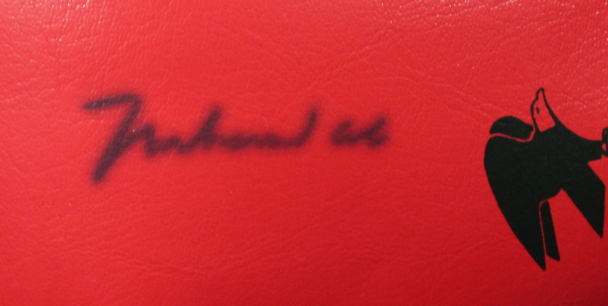 Muhammad Ali Signed Everlast Boxing Glove (SOP LOA) at PristineAuction.com Muhammad Ali Signed Everlast Boxing Glove (SOP LOA) at PristineAuction.com