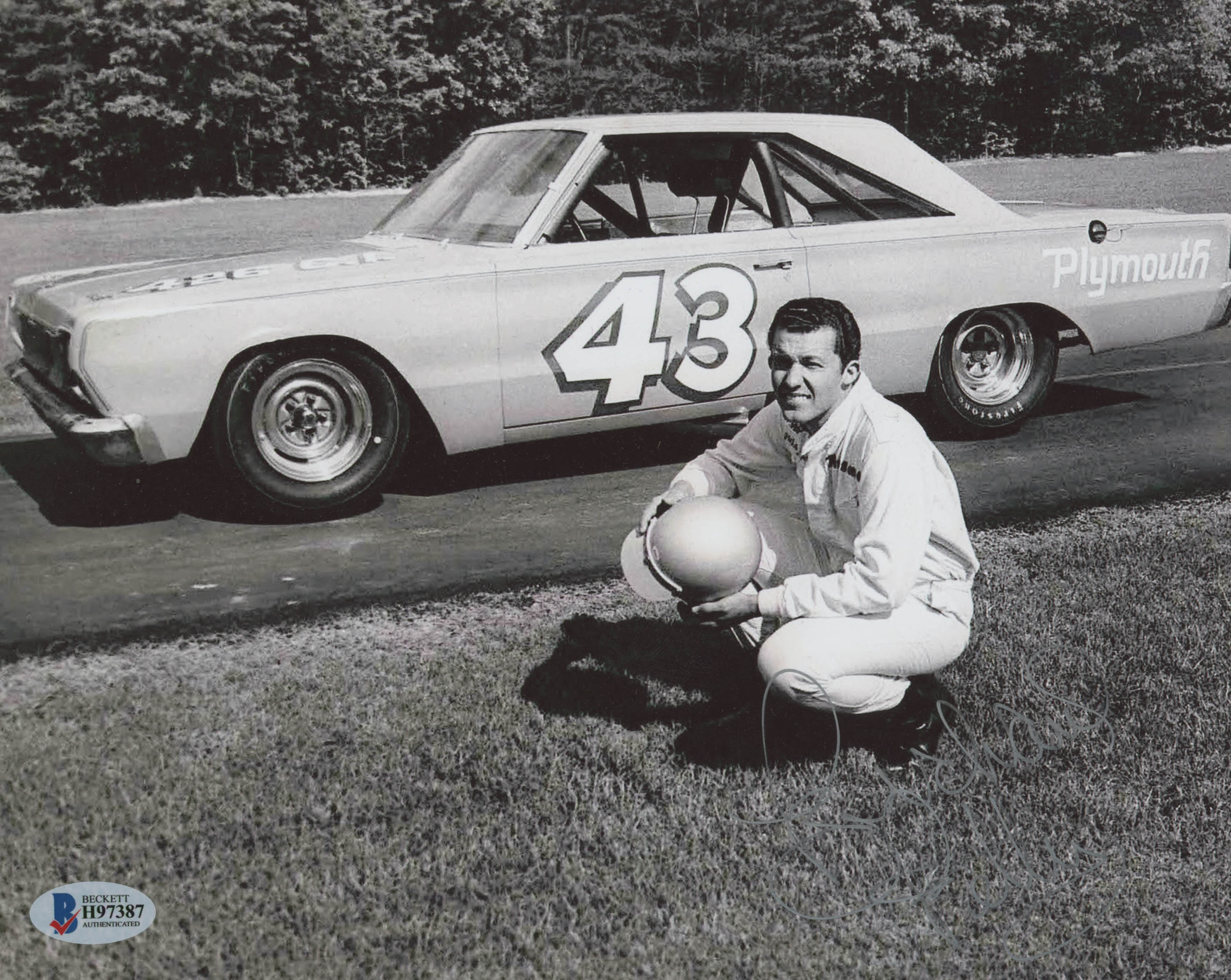 Richard Petty Signed 8x10 Photo (Beckett COA) at PristineAuction.com Richard Petty Signed 8x10 Photo (Beckett COA) at PristineAuction.com