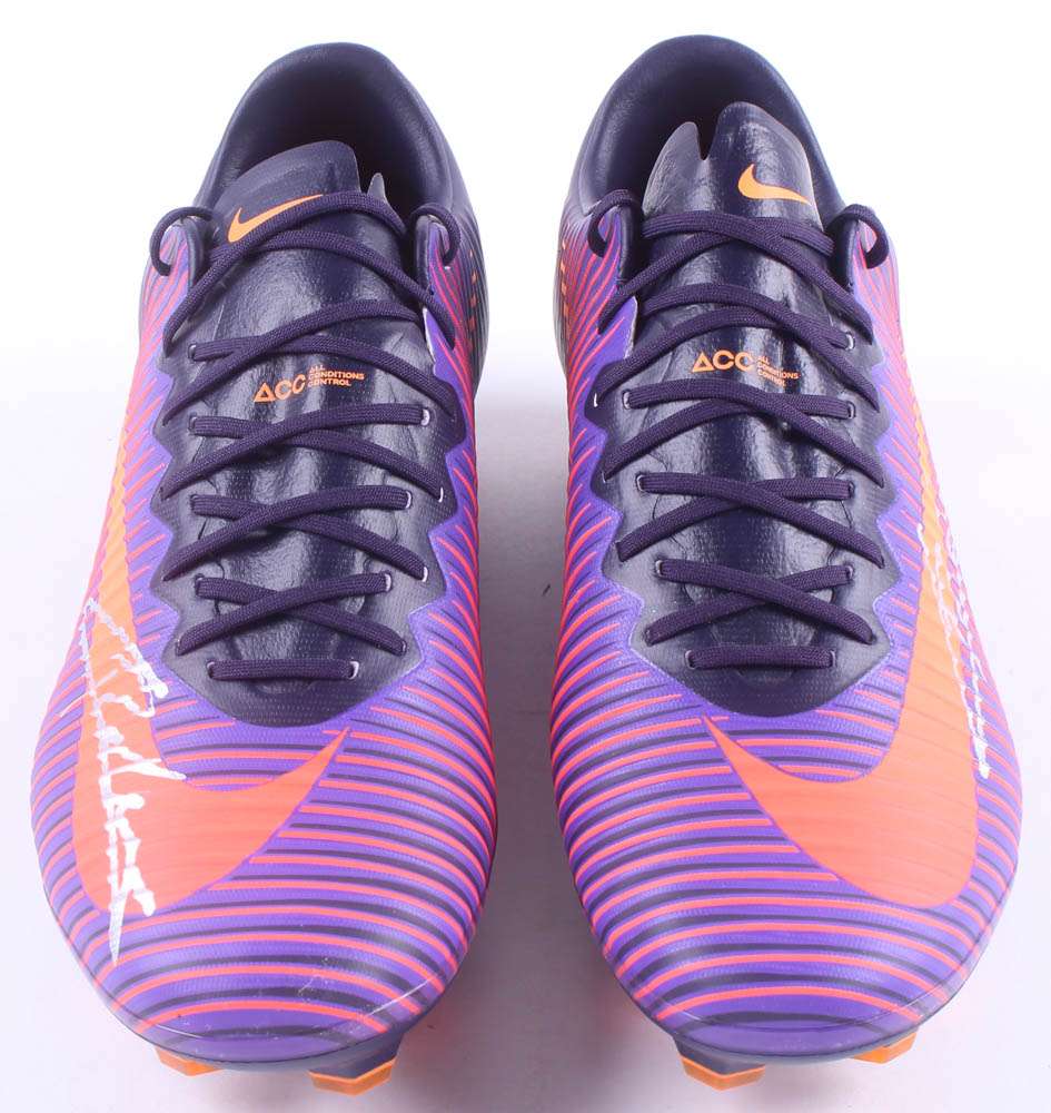 Lot of (2) Christian Pulisic Signed LE Nike Cleats (Panini COA) at PristineAuction.com Lot of (2) Christian Pulisic Signed LE Nike Cleats (Panini COA) at PristineAuction.com