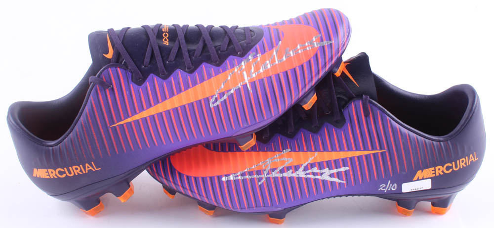 Lot of (2) Christian Pulisic Signed LE Nike Cleats (Panini COA) at PristineAuction.com Lot of (2) Christian Pulisic Signed LE Nike Cleats (Panini COA) at PristineAuction.com