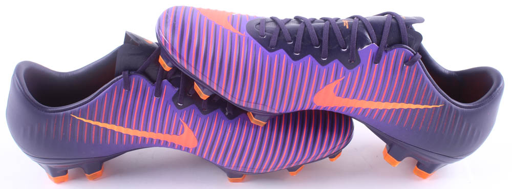 Lot of (2) Christian Pulisic Signed LE Nike Cleats (Panini COA) at PristineAuction.com Lot of (2) Christian Pulisic Signed LE Nike Cleats (Panini COA) at PristineAuction.com