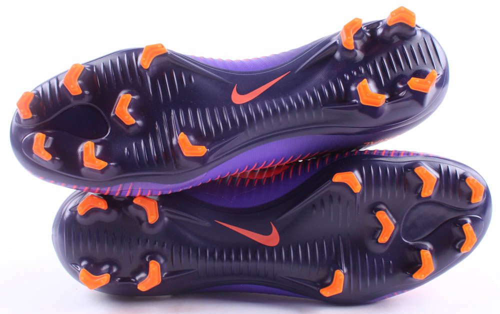 Lot of (2) Christian Pulisic Signed LE Nike Cleats (Panini COA) at PristineAuction.com Lot of (2) Christian Pulisic Signed LE Nike Cleats (Panini COA) at PristineAuction.com