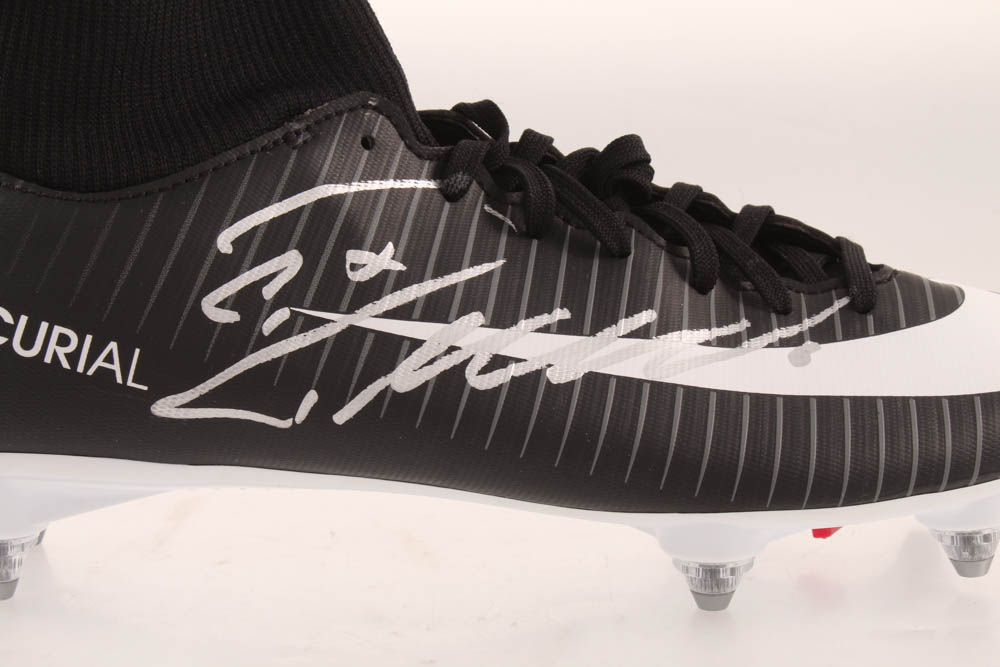 Cristiano Ronaldo Signed Nike Soccer Cleat (Beckett COA) at PristineAuction.com Cristiano Ronaldo Signed Nike Soccer Cleat (Beckett COA) at PristineAuction.com