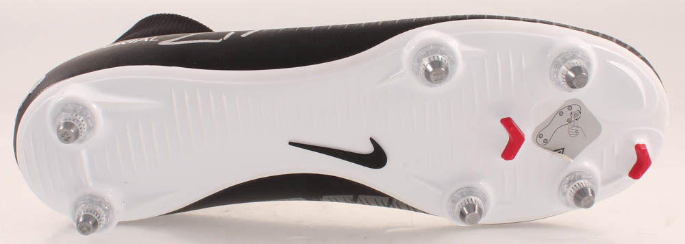 Cristiano Ronaldo Signed Nike Soccer Cleat (Beckett COA) at PristineAuction.com Cristiano Ronaldo Signed Nike Soccer Cleat (Beckett COA) at PristineAuction.com