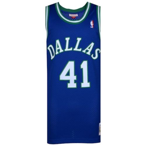 Dirk Nowitzki Signed Mavericks Jersey (Fanatics Hologram) at PristineAuction.com Dirk Nowitzki Signed Mavericks Jersey (Fanatics Hologram) at PristineAuction.com