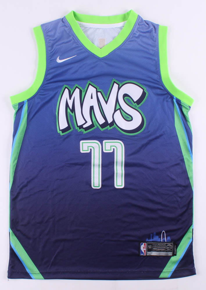 Luka Doncic Signed Mavericks Jersey (JSA COA) at PristineAuction.com Luka Doncic Signed Mavericks Jersey (JSA COA) at PristineAuction.com